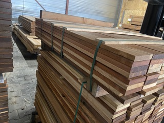 Ca. 125x Hardhout tegelhout,  17x97mm, lengte 70/55cm, 55/105cm